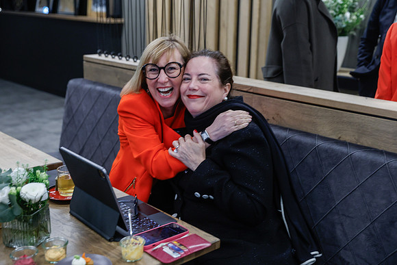 0824sapfemaleleader@carinakircher