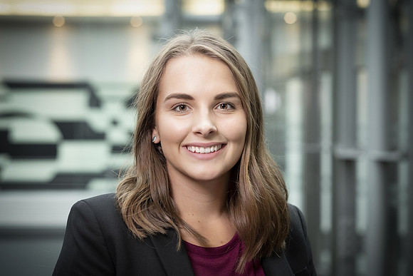 carinakircher-corporate-headshot-5